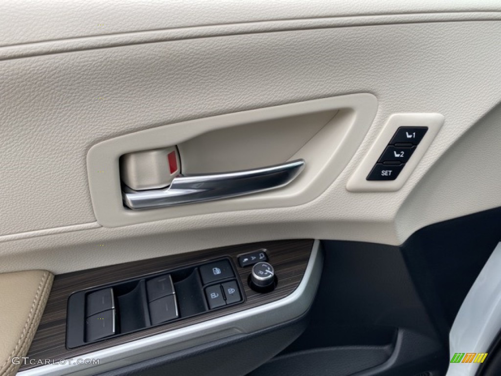 2021 Toyota Sienna Limited AWD Hybrid Door Panel Photos