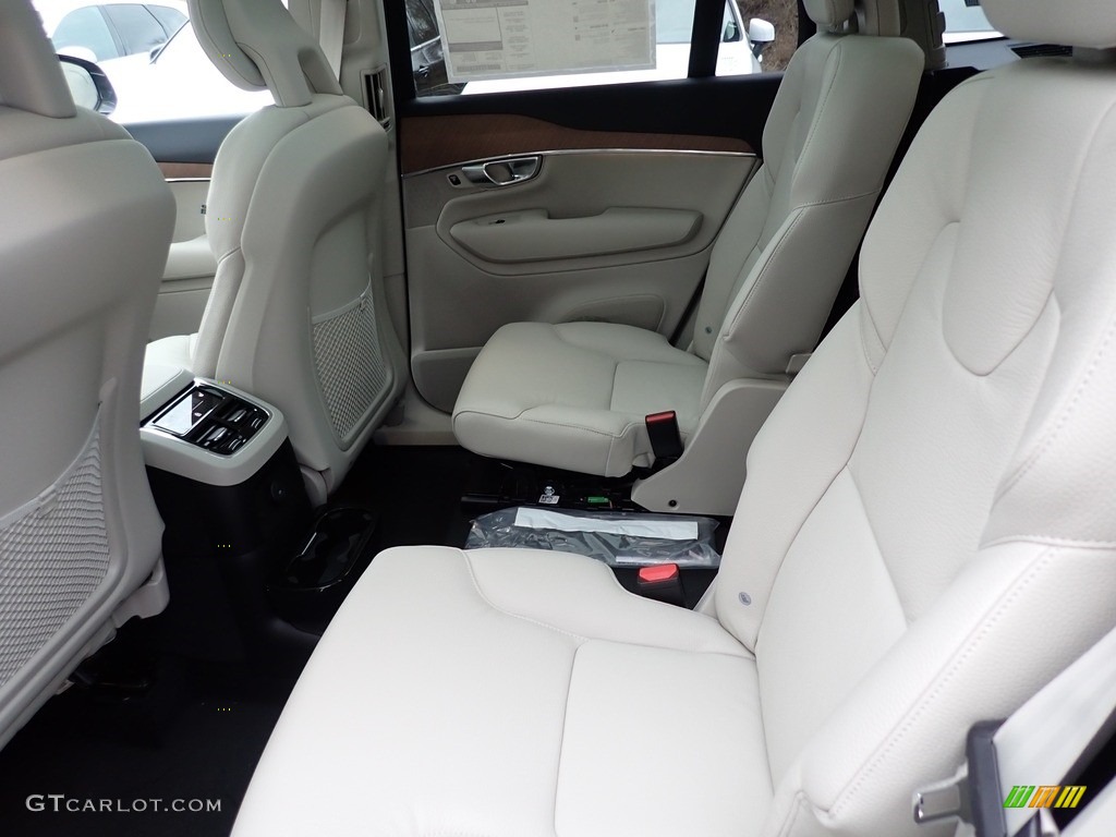 2021 Volvo XC90 T8 eAWD Momentum Plug-in Hybrid Rear Seat Photo #140740039