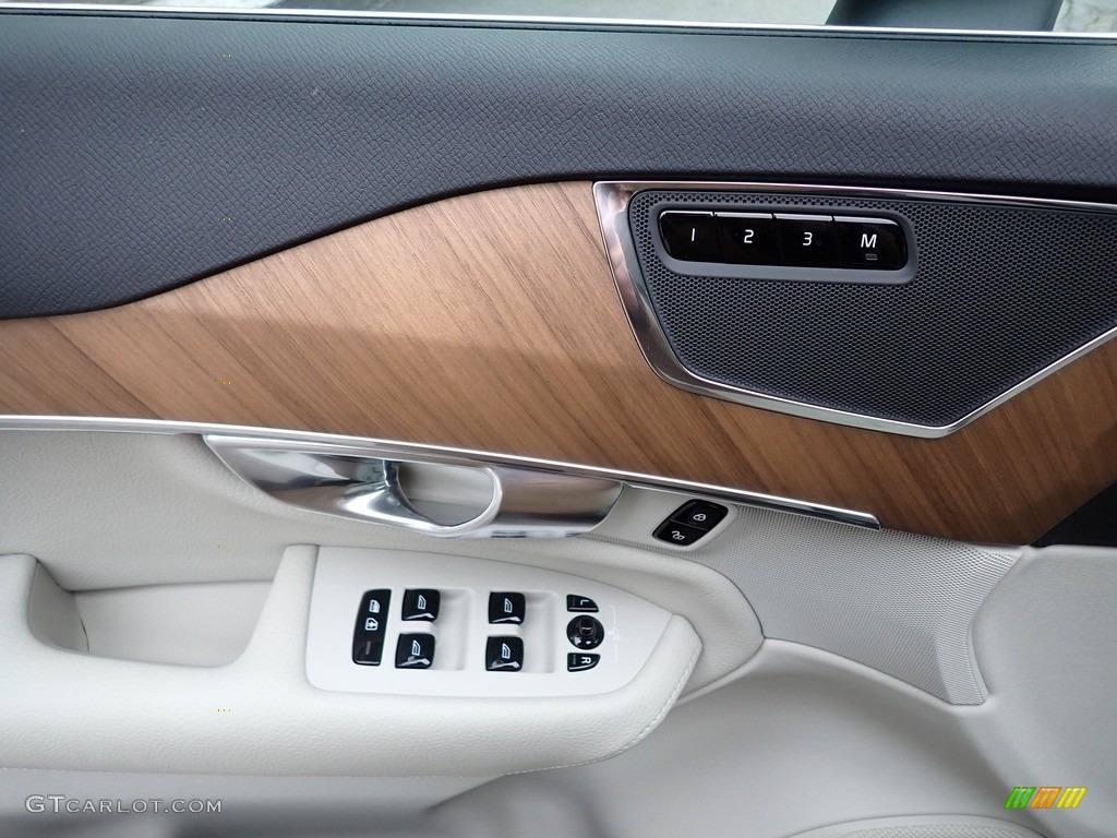 2021 Volvo XC90 T8 eAWD Momentum Plug-in Hybrid Blonde/Charcoal Door Panel Photo #140740087