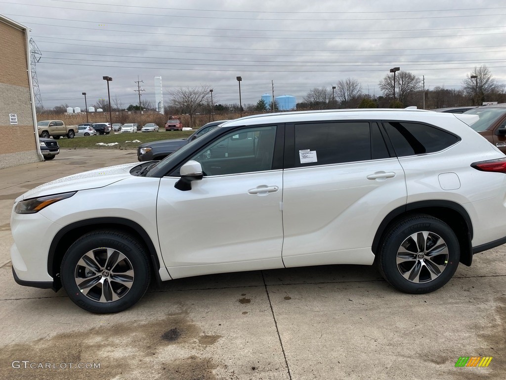 Blizzard White Pearl Toyota Highlander