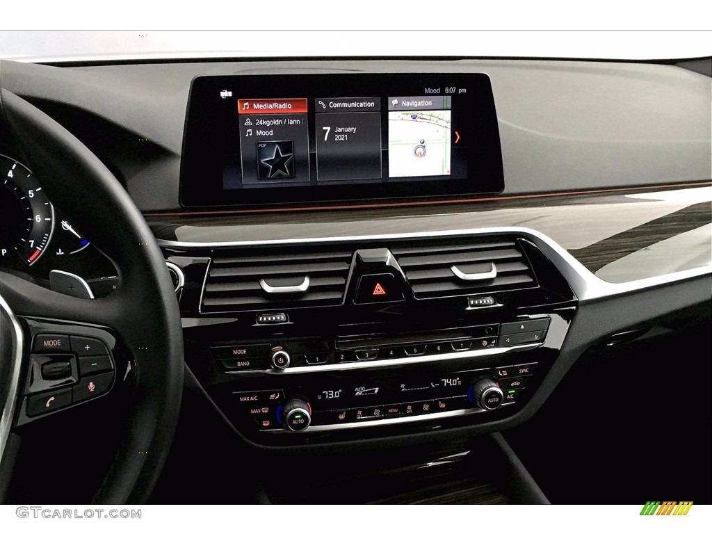 2017 5 Series 530i Sedan - Glacier Silver Metallic / Black photo #5