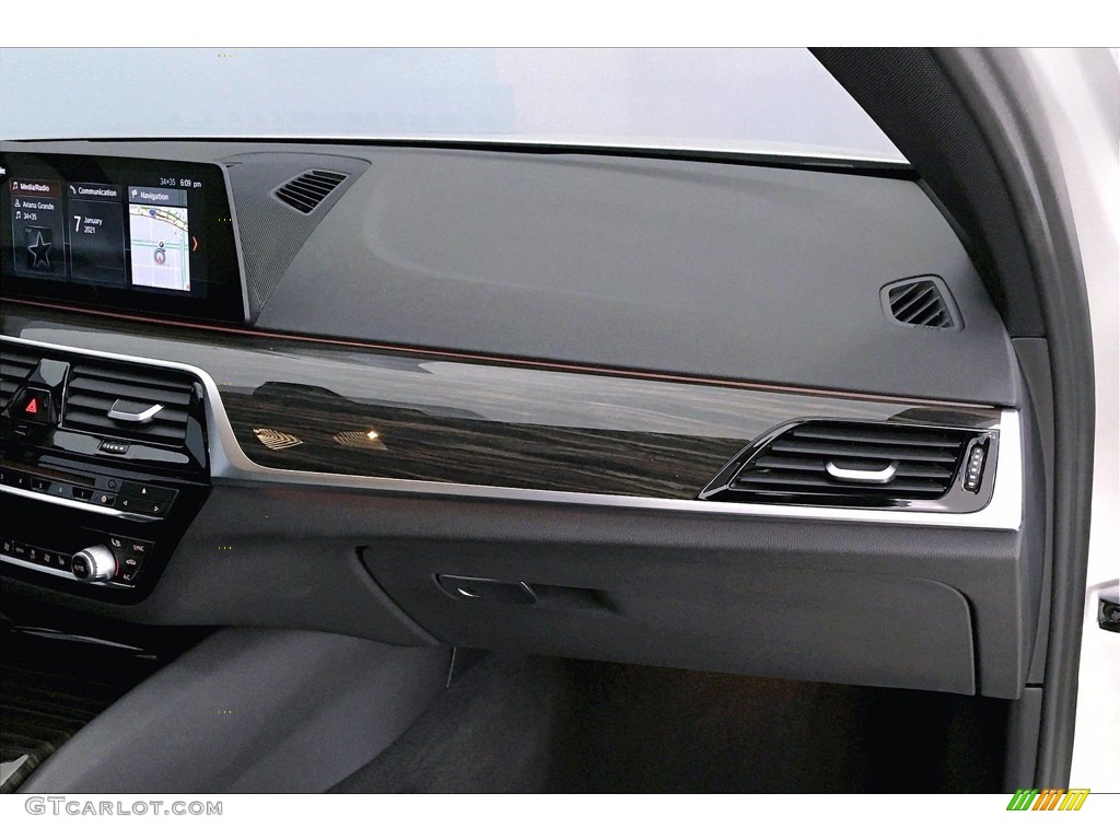 2017 5 Series 530i Sedan - Glacier Silver Metallic / Black photo #22