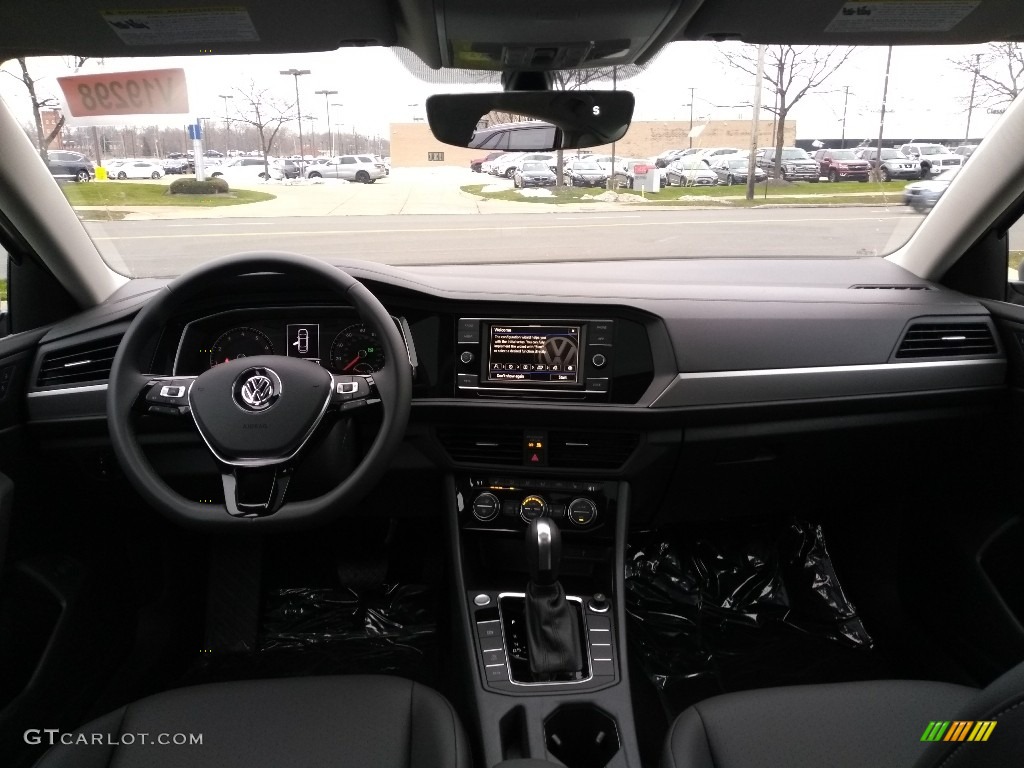 2020 Volkswagen Jetta SE Titan Black Dashboard Photo #140746216