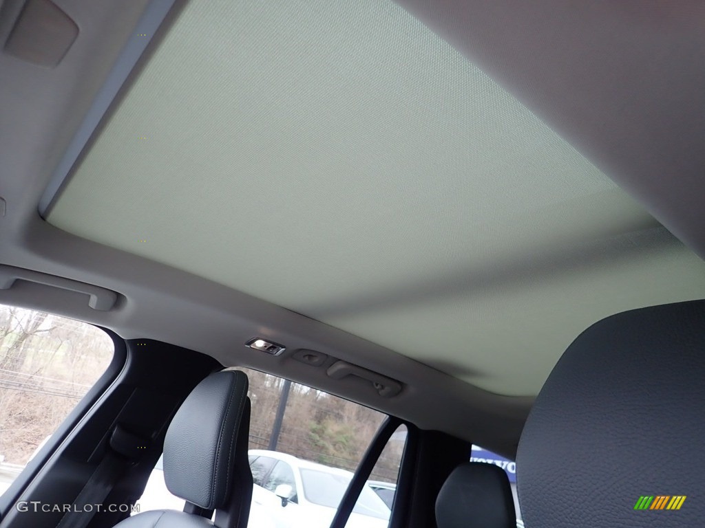 2020 Volvo XC90 T6 AWD Momentum Sunroof Photos