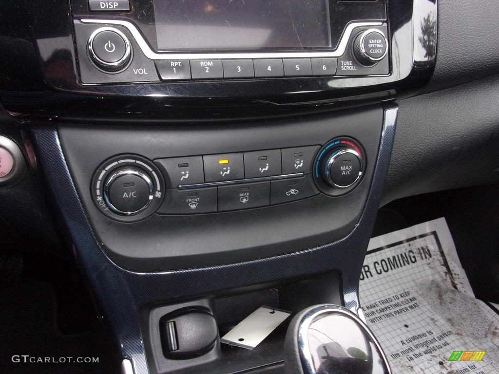 2017 Nissan Sentra SR Turbo Controls Photo #140748289