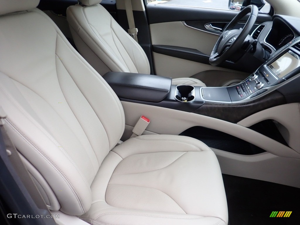 2017 Lincoln MKX Select AWD Front Seat Photo #140749111