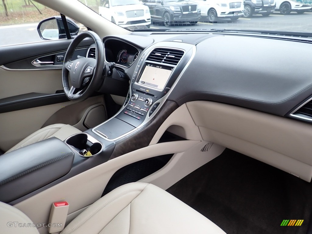 2017 Lincoln MKX Select AWD Cappuccino Dashboard Photo #140749133