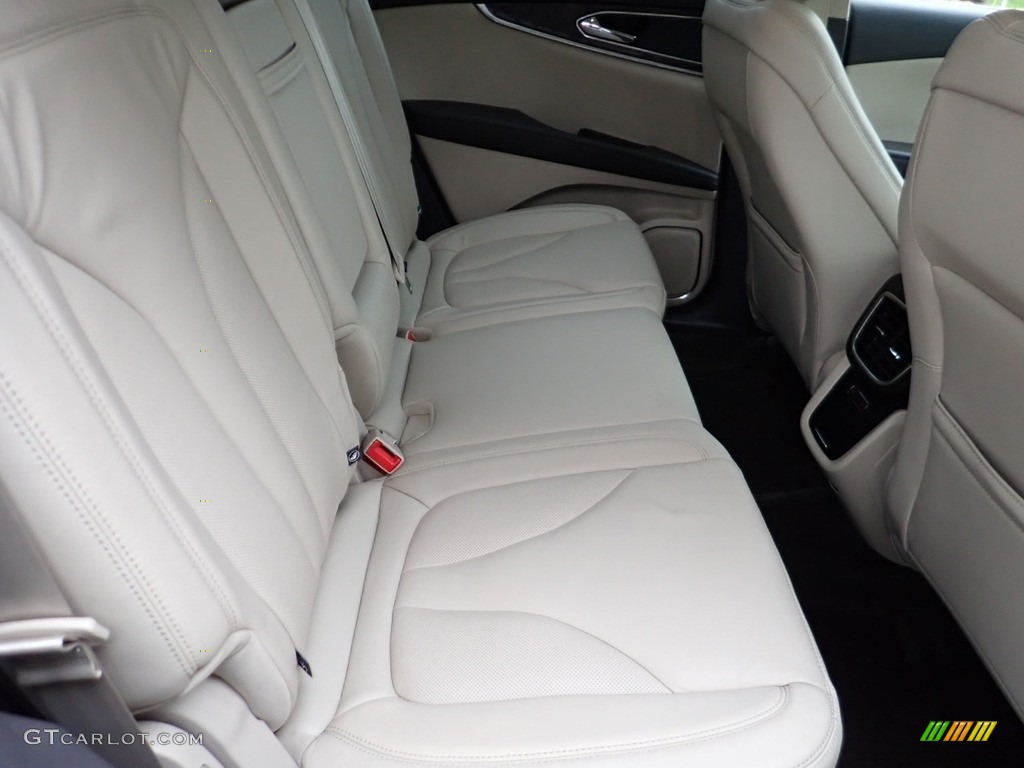 2017 Lincoln MKX Select AWD Rear Seat Photo #140749183