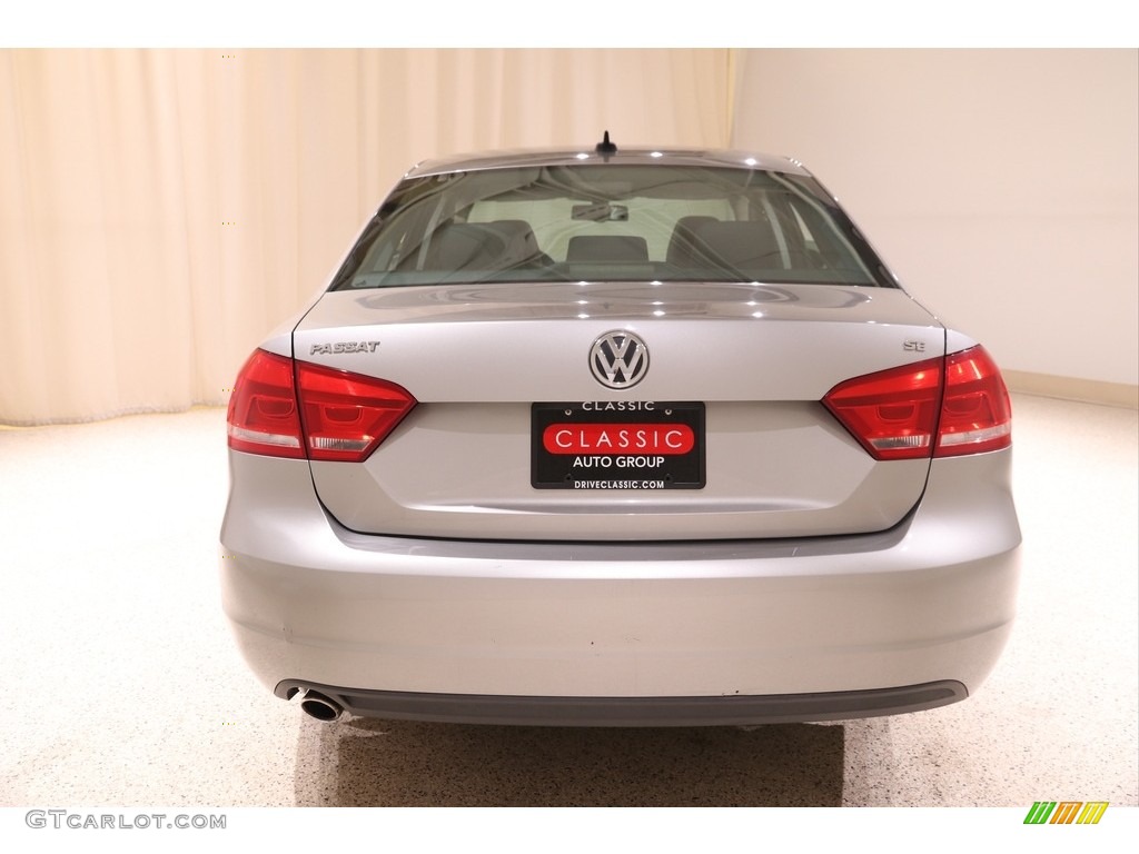 2012 Passat 2.5L SE - Tungsten Silver Metallic / Titan Black photo #17