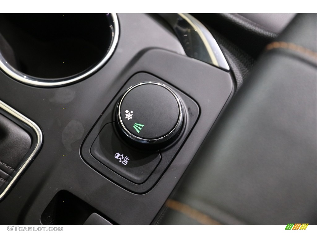 2018 Chevrolet Traverse RS Controls Photos