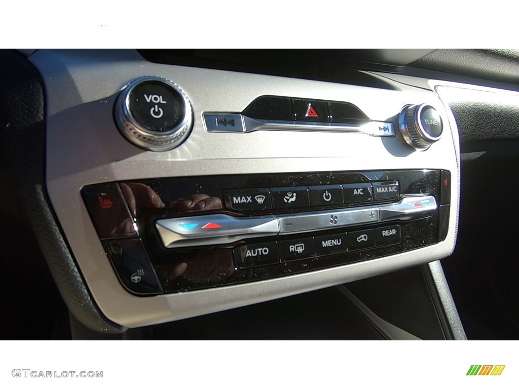 2021 Explorer XLT 4WD - Oxford White / Ebony photo #16