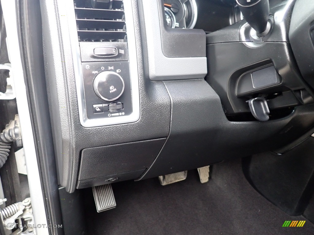 2016 Ram 2500 Big Horn Crew Cab 4x4 Controls Photo #140771822