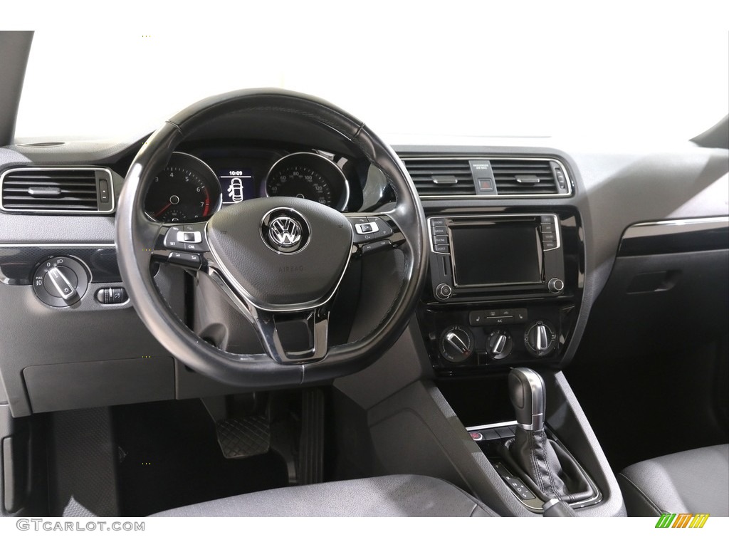 2018 Volkswagen Jetta SE Sport Titan Black Dashboard Photo #140773349
