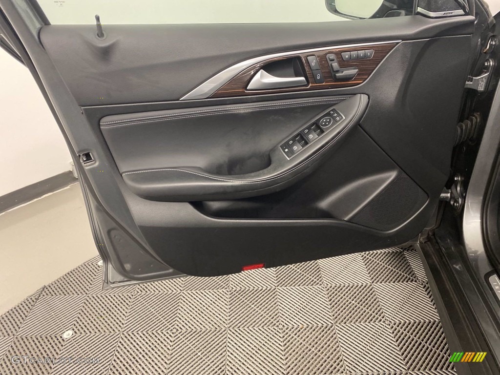2017 Infiniti QX30 Premium AWD Graphite Door Panel Photo #140778743