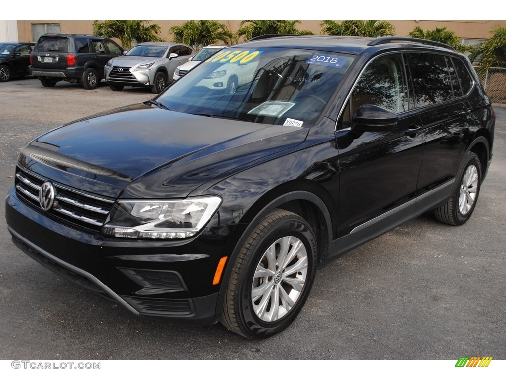 Deep Black Pearl 2018 Volkswagen Tiguan SE Exterior Photo #140779253