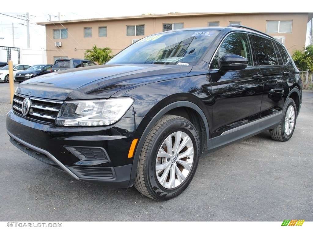 Deep Black Pearl 2018 Volkswagen Tiguan SE Exterior Photo #140779265