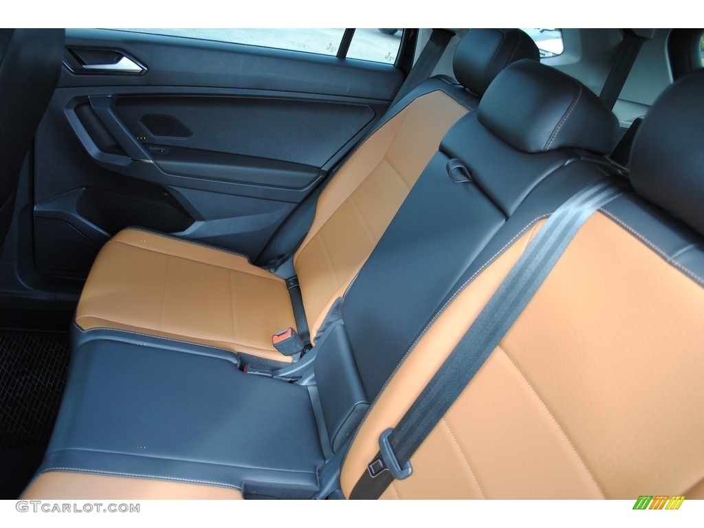 Golden Oak/Black Interior 2018 Volkswagen Tiguan SE Photo #140779334
