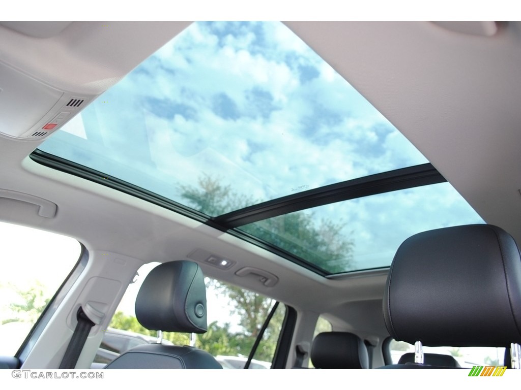 2018 Volkswagen Tiguan SE Sunroof Photo #140779886