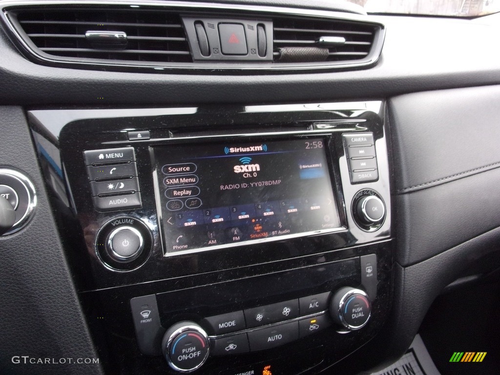 2020 Nissan Rogue SV AWD Controls Photo #140784998