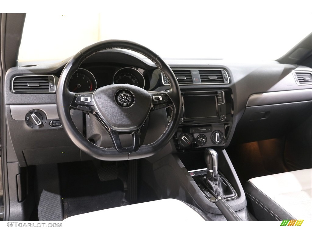 2017 Volkswagen Jetta Sport Dashboard Photos
