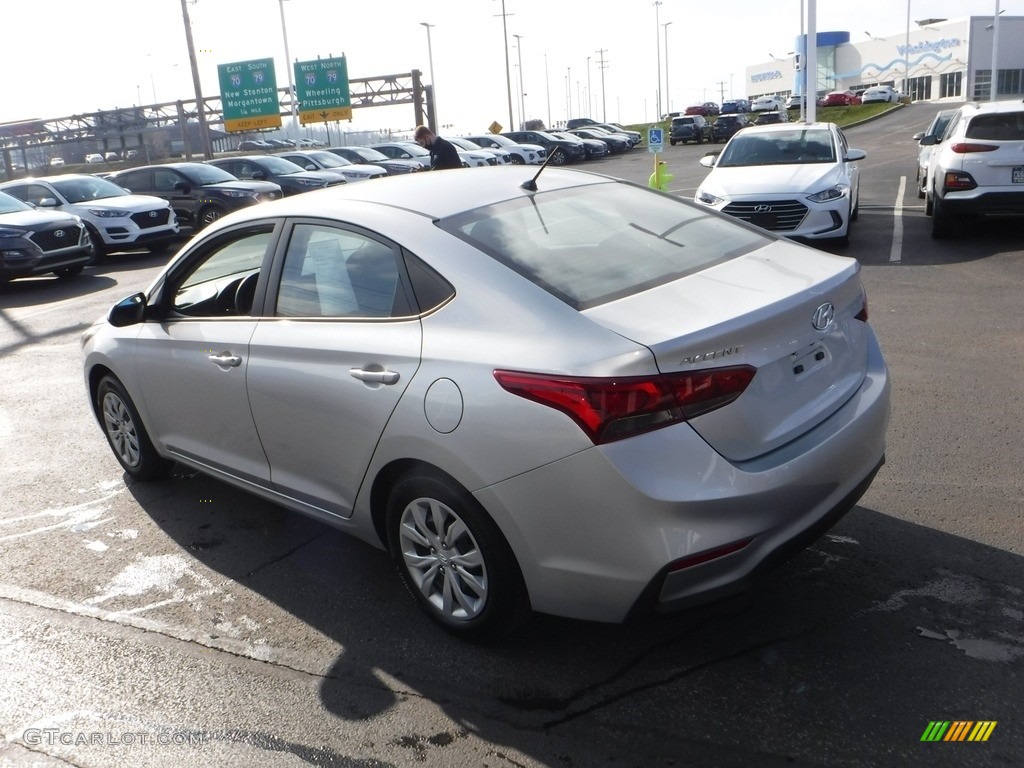 2020 Accent SE - Olympus Silver / Black photo #7