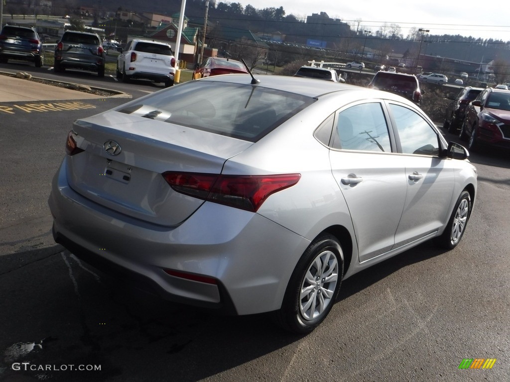 2020 Accent SE - Olympus Silver / Black photo #9