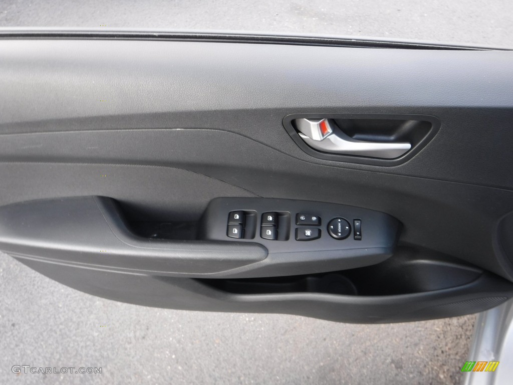 2020 Accent SE - Olympus Silver / Black photo #10