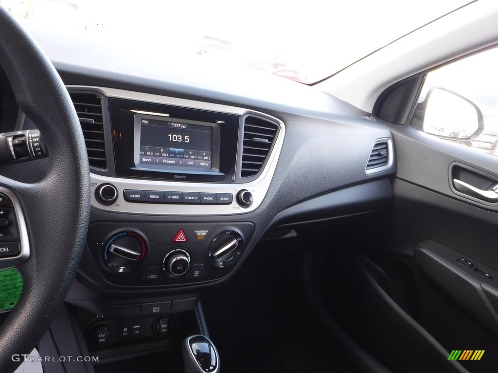 2020 Accent SE - Olympus Silver / Black photo #16