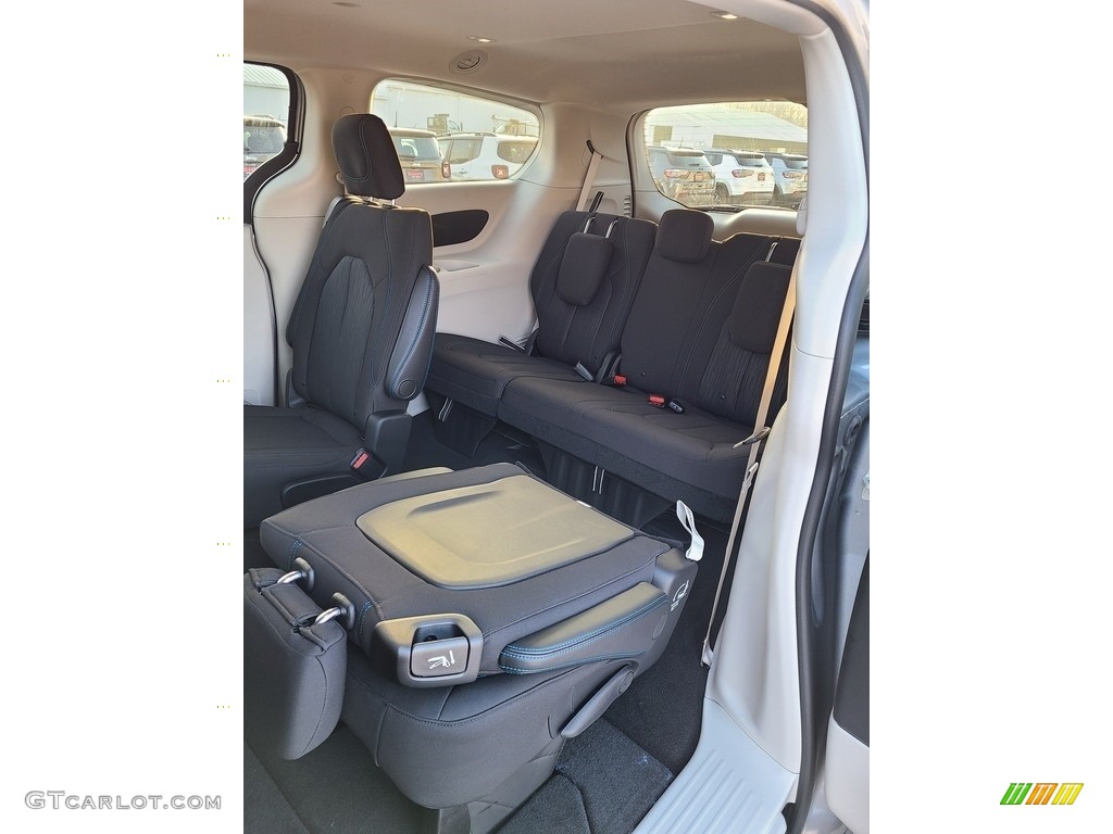 2021 Chrysler Pacifica Touring Rear Seat Photo #140792711