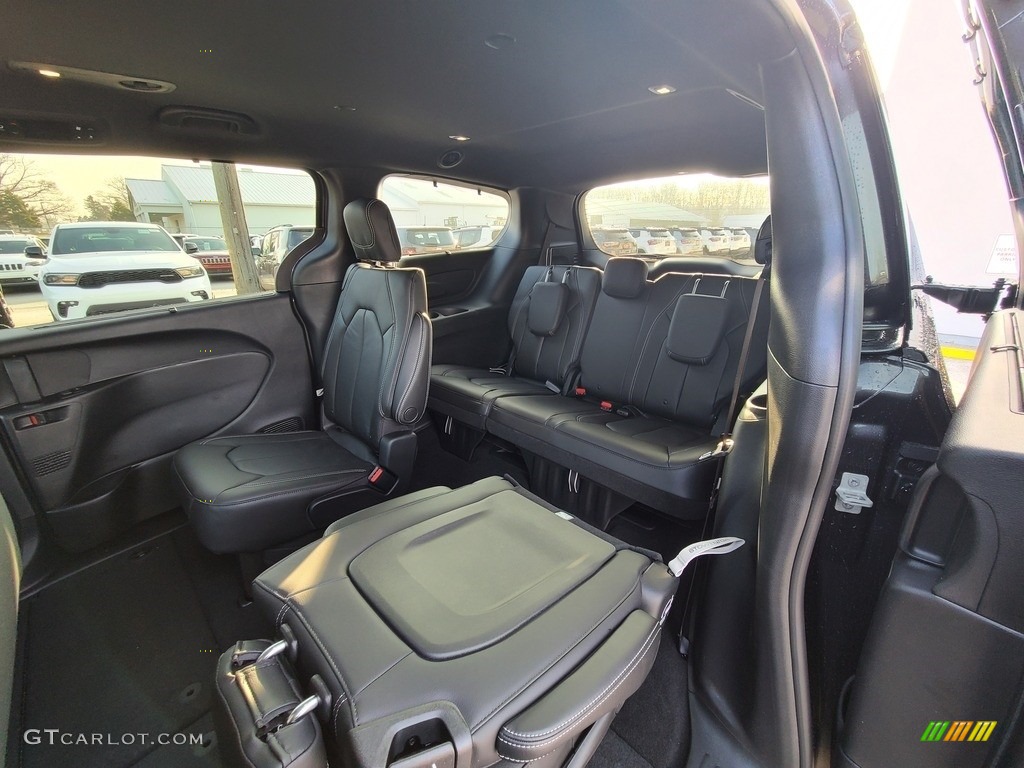 2021 Chrysler Pacifica Touring L Rear Seat Photos