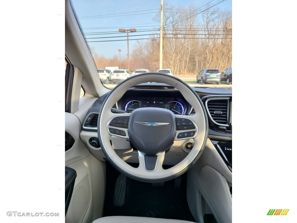 2021 Chrysler Pacifica Hybrid Limited Black/Alloy Steering Wheel Photo #140794079