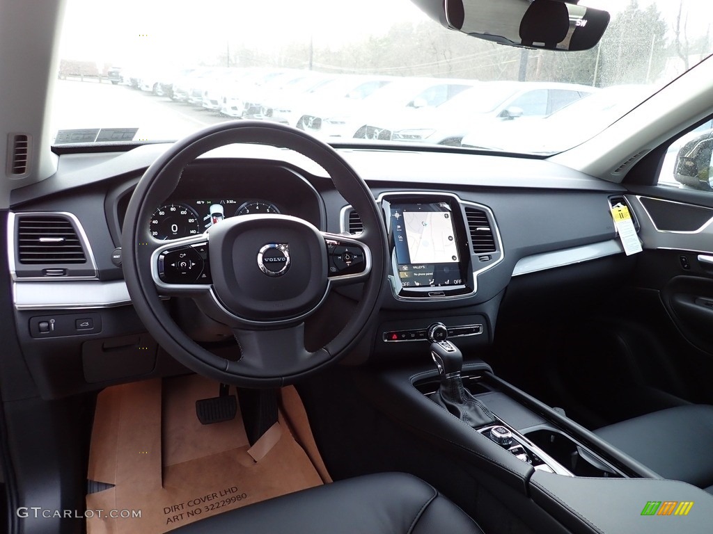 2021 Volvo XC90 T5 AWD Momentum Dashboard Photos