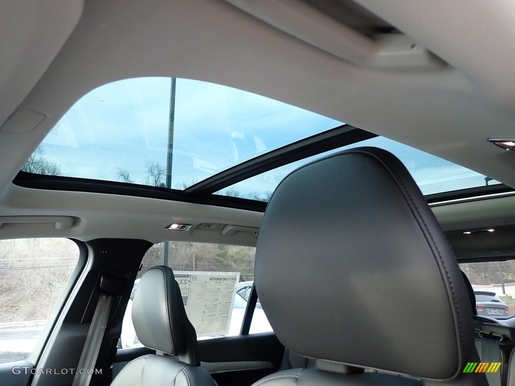 2021 Volvo XC90 T5 AWD Momentum Sunroof Photos