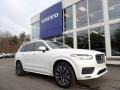 Front 3/4 View of 2021 XC90 T5 AWD Momentum