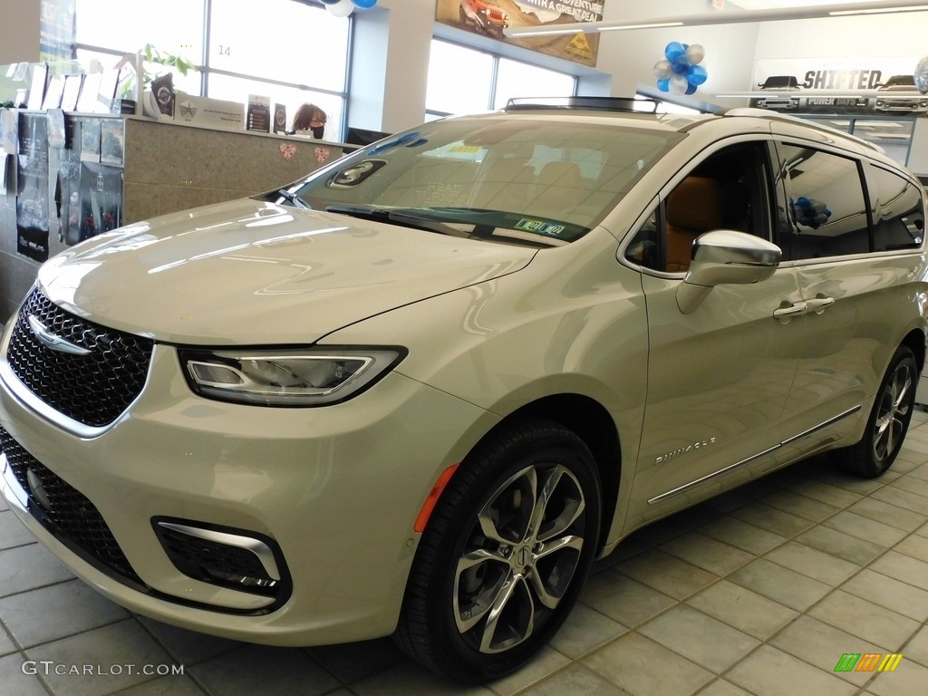 2021 Pacifica Pinnacle AWD - Luxury White Pearl / Caramel/Black photo #8