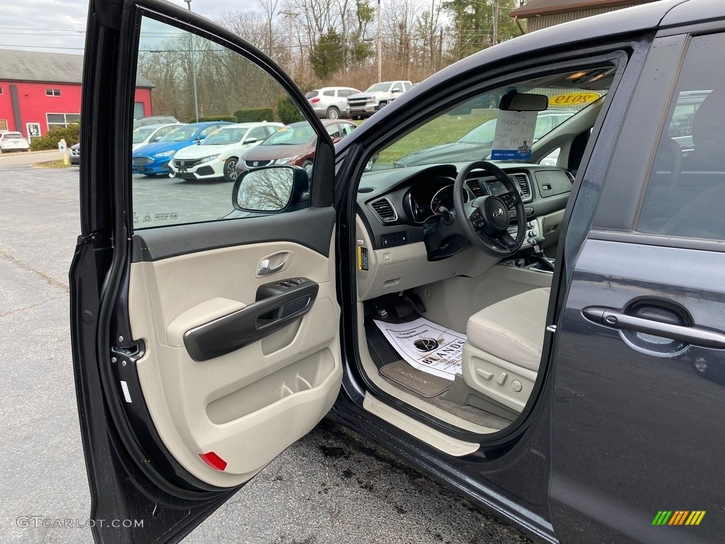 2019 Sedona LX - Pantera Metal / Dark Graphite photo #12