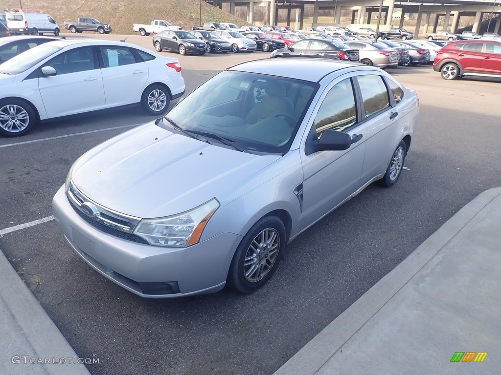 2008 Focus SE Sedan - Silver Frost Metallic / Medium Stone photo #6