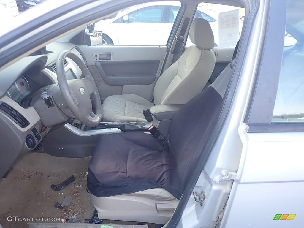 2008 Focus SE Sedan - Silver Frost Metallic / Medium Stone photo #11