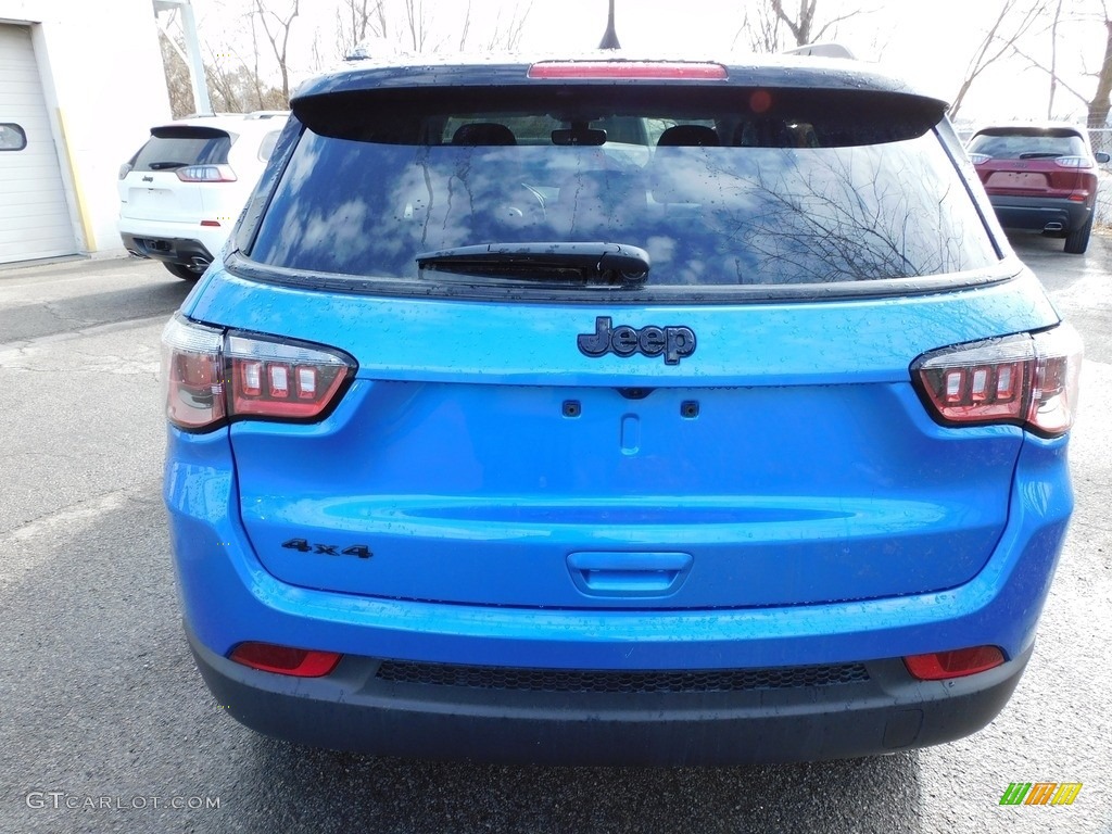 2021 Compass Latitude 4x4 - Laser Blue Pearl / Black photo #6