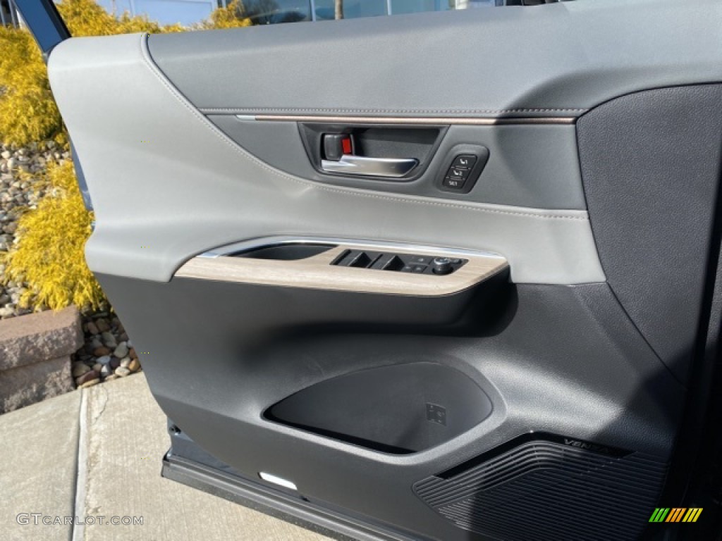 2021 Toyota Venza Hybrid XLE AWD Boulder Door Panel Photo #140821740