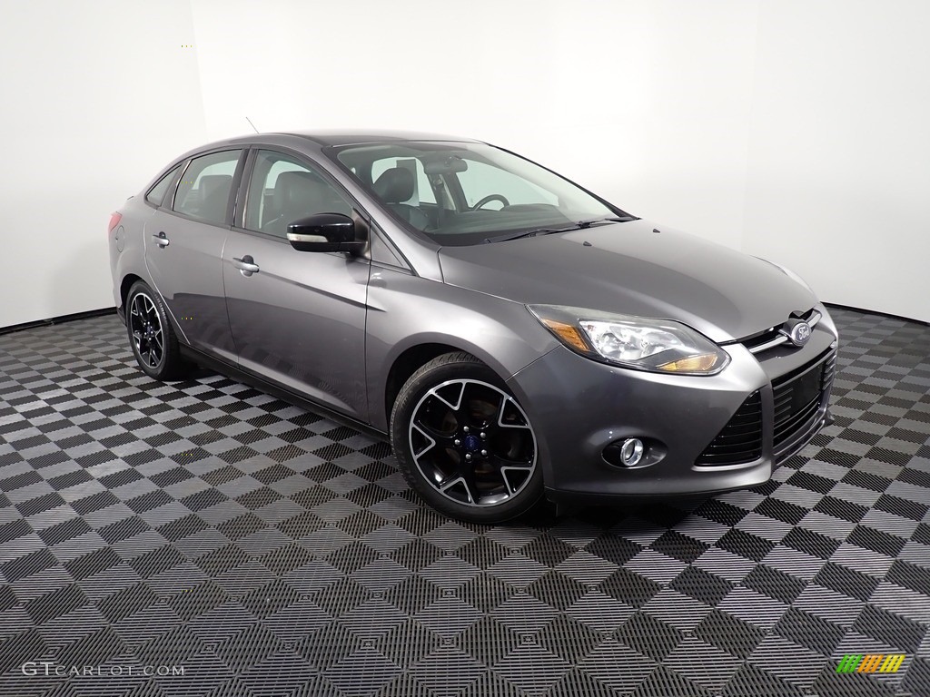 2014 Focus SE Sedan - Sterling Gray / Charcoal Black photo #2