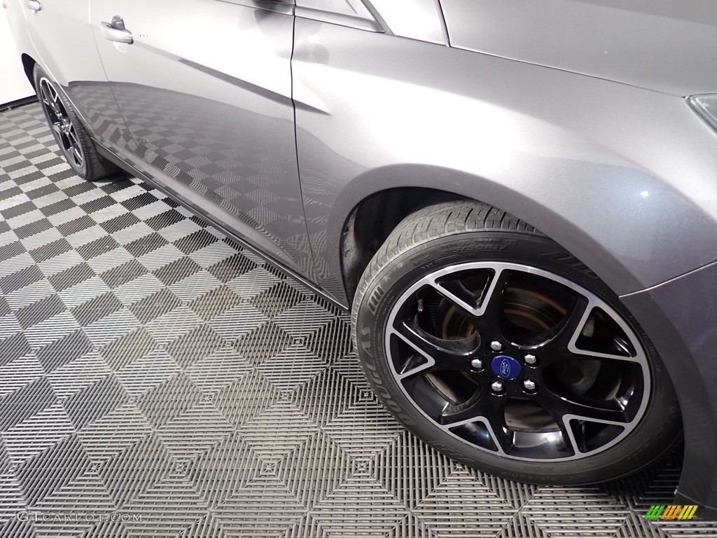2014 Focus SE Sedan - Sterling Gray / Charcoal Black photo #3
