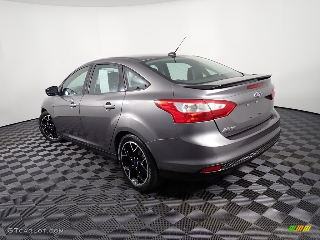 2014 Focus SE Sedan - Sterling Gray / Charcoal Black photo #10