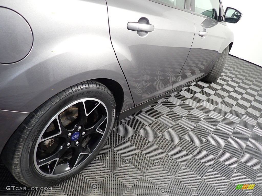 2014 Focus SE Sedan - Sterling Gray / Charcoal Black photo #14