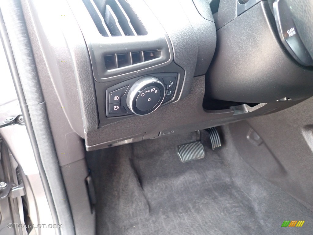 2014 Focus SE Sedan - Sterling Gray / Charcoal Black photo #17