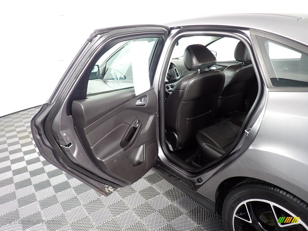 2014 Focus SE Sedan - Sterling Gray / Charcoal Black photo #31