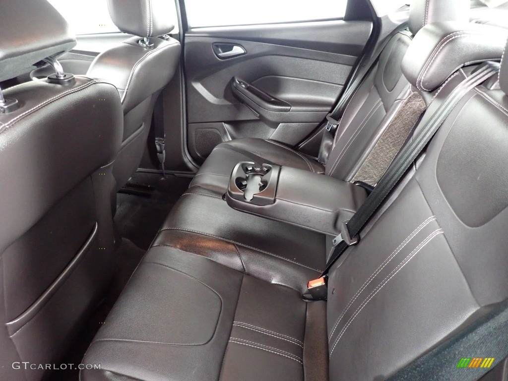 2014 Focus SE Sedan - Sterling Gray / Charcoal Black photo #32