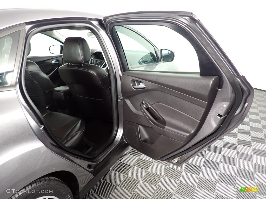 2014 Focus SE Sedan - Sterling Gray / Charcoal Black photo #34