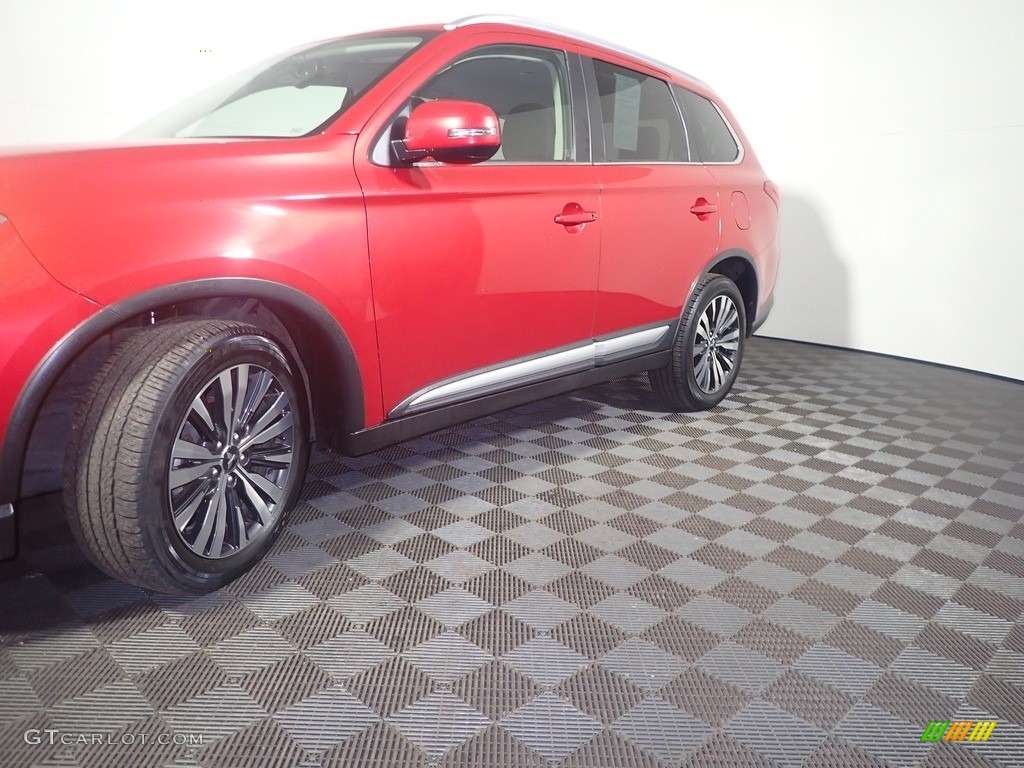 2019 Outlander SEL S-AWC - Rally Red Metallic / Black photo #11