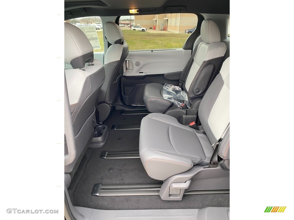 2021 Toyota Sienna XSE Hybrid Rear Seat Photo #140832213